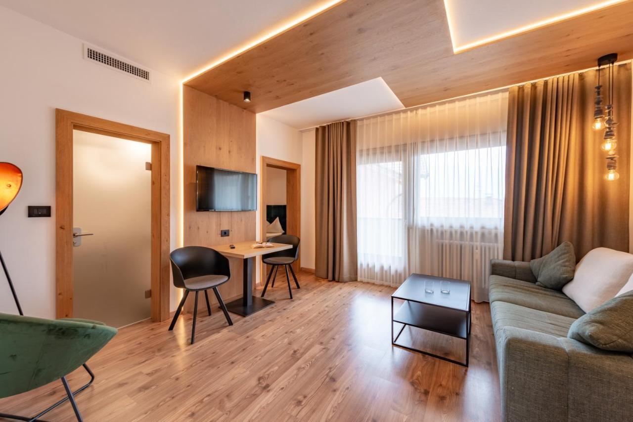 Hotel Goldene Traube Termeno Luaran gambar