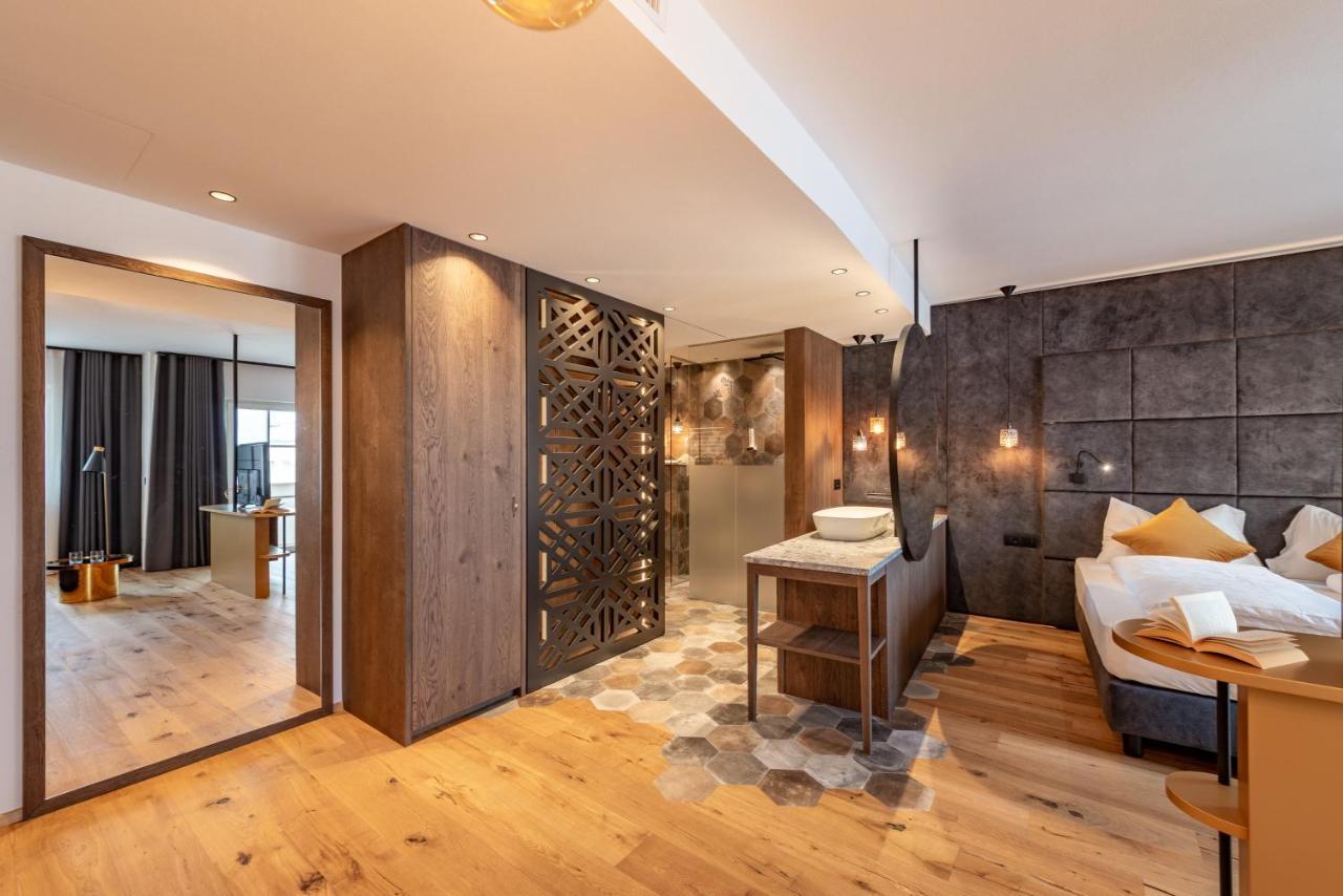 Hotel Goldene Traube Termeno Luaran gambar