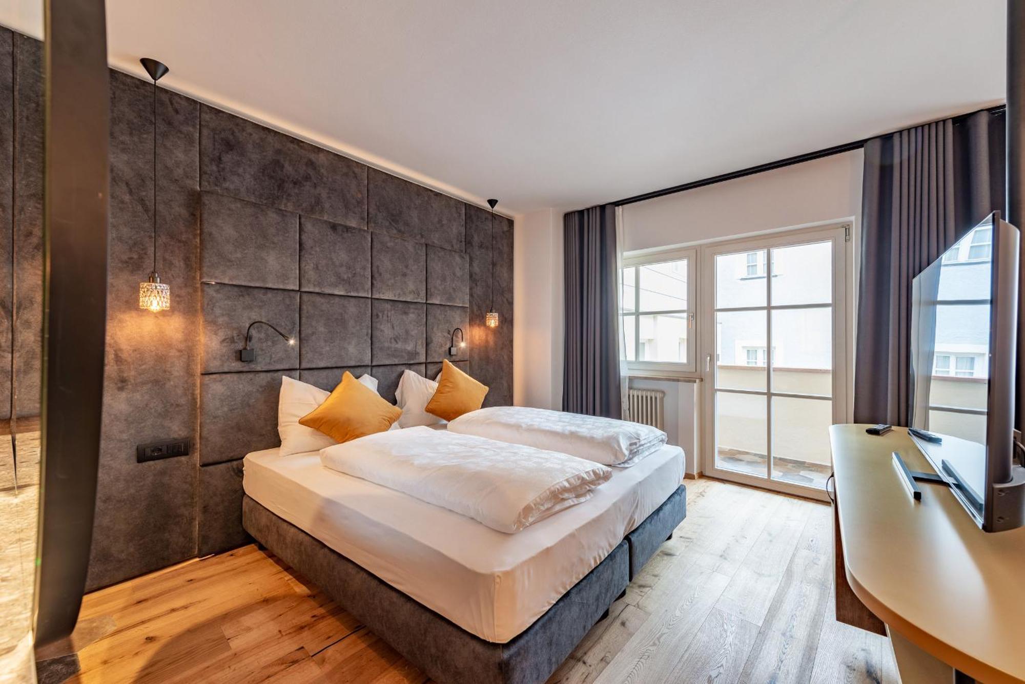 Hotel Goldene Traube Termeno Luaran gambar